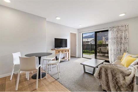 Photo of property in 18 Poplar Drive, Kelvin Heights, Queenstown, 9300