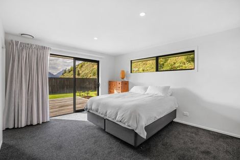 Photo of property in 11 Walter Place, Glenorchy, 9372