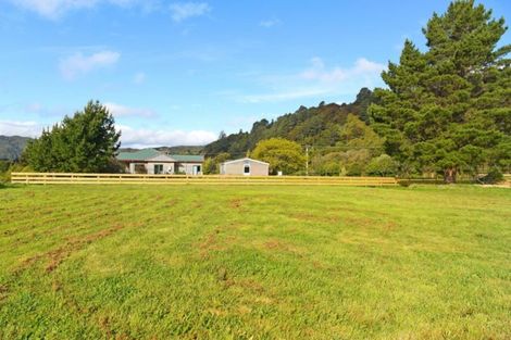 Photo of property in 5 Twin Lakes Road, Te Marua, Upper Hutt, 5018