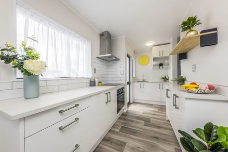 Photo of property in 1/98 Shifnal Drive, Randwick Park, Auckland, 2105