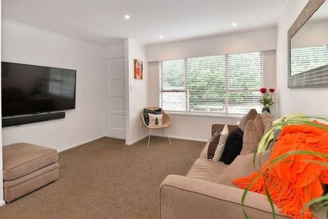Photo of property in 3/100 Royal Road, Massey, Auckland, 0614