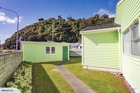 Photo of property in 3 Marine Parade, Eastbourne, Lower Hutt, 5013