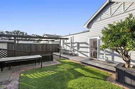 Photo of property in 8 Morley Street, New Plymouth, 4310