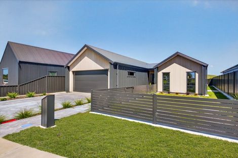 Photo of property in 14 Annie Aranui Drive, Poraiti, 4182