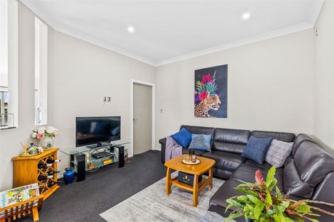 Photo of property in 1 Hollyford Place, Aotea, Porirua, 5024