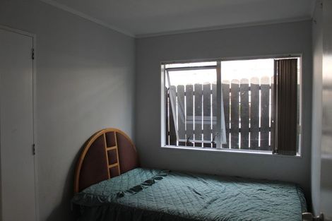 Photo of property in 2 Bill Phillip Place, Clendon Park, Auckland, 2103