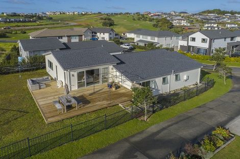 Photo of property in 33 Kaipuke Crescent, Gulf Harbour, Whangaparaoa, 0930