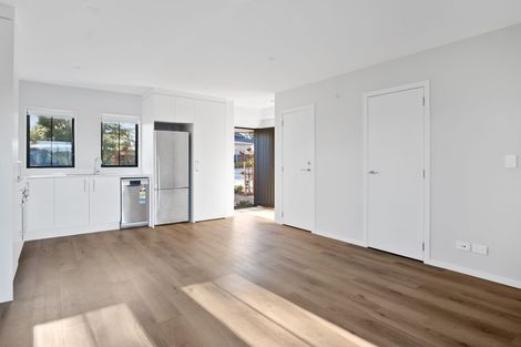 Photo of property in 10/15 Sunhill Road, Sunnyvale, Auckland, 0612