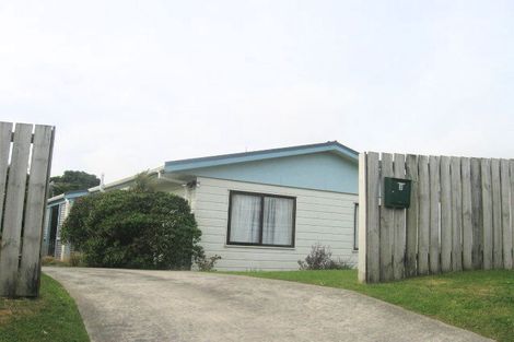 Photo of property in 2 Jasmine Grove, Maungaraki, Lower Hutt, 5010