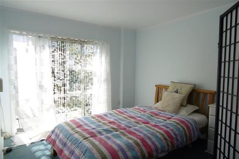 Photo of property in 1/28 Oaktree Avenue, Browns Bay, Auckland, 0630