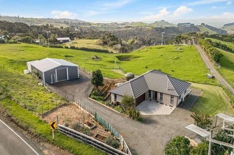 Photo of property in 2712 South Head Road, South Head, Helensville, 0874