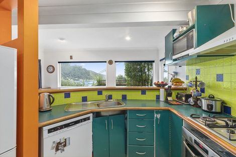 Photo of property in 15 Ferry Road, Days Bay, Lower Hutt, 5013