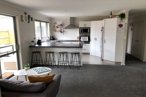 Photo of property in 52 Fairfax Crescent, Pyes Pa, Tauranga, 3112