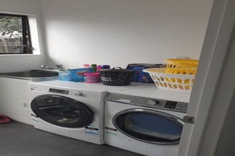 Photo of property in 1/186 East Coast Road, Forrest Hill, Auckland, 0620