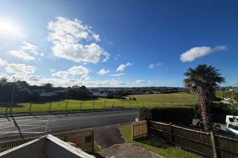 Photo of property in 28 Beauchamp Drive, Massey, Auckland, 0614