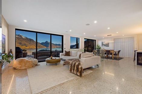 Photo of property in 10 Limerick Lane, Queenstown, 9300