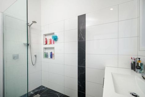 Photo of property in 42 Opanuku Road, Henderson Valley, Auckland, 0612