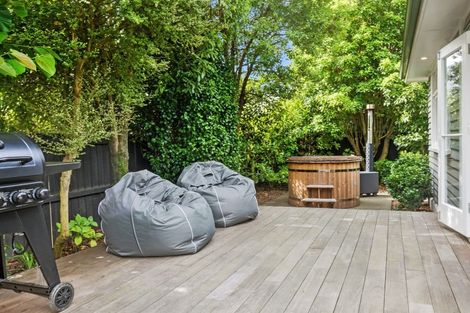 Photo of property in 98 Hamilton Avenue, Ilam, Christchurch, 8041