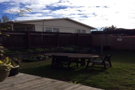 Photo of property in 42 Archibald Road, Kelston, Auckland, 0602