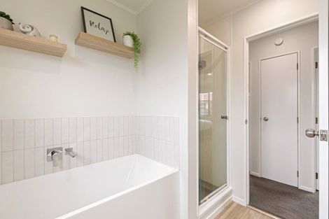 Photo of property in 100 Hillcrest Drive, Kelvin Grove, Palmerston North, 4414