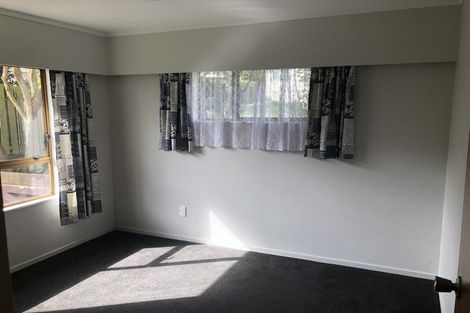 Photo of property in 98 Stewart Drive, Newlands, Wellington, 6037