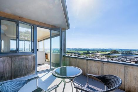 Photo of property in 3/32 Hand Road, Helensville, 0800