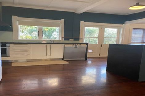 Photo of property in 14 Lawrence Road, Hospital Hill, Napier, 4110