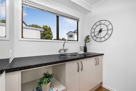 Photo of property in 2/327 Bucklands Beach Road, Bucklands Beach, Auckland, 2012