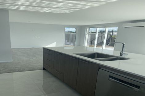 Photo of property in 30 Glenbervie Drive, Glenbervie, 0173