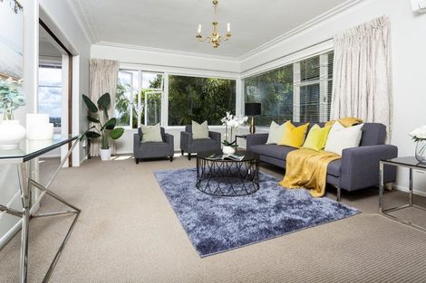Photo of property in 1/73 Ocean View Road, Hillcrest, Auckland, 0627