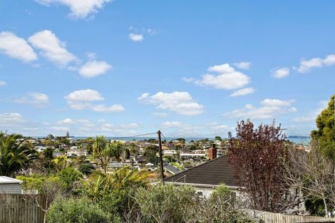 Photo of property in 81 Forrest Hill Road, Milford, Auckland, 0620