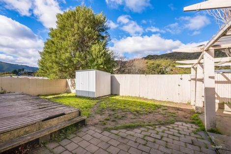 Photo of property in 15 Gardiner Grove, Wainuiomata, Lower Hutt, 5014