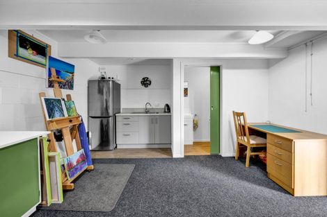 Photo of property in 42 Seaview Road, Marfell, New Plymouth, 4310