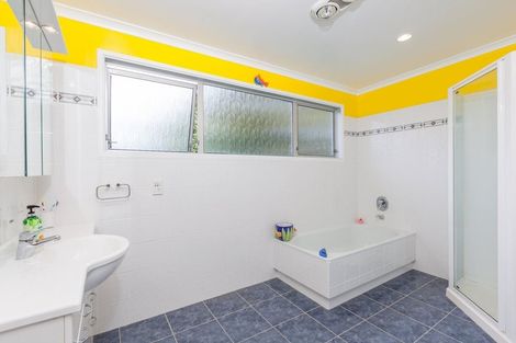 Photo of property in 59 Mcfadzean Drive, Blockhouse Bay, Auckland, 0600
