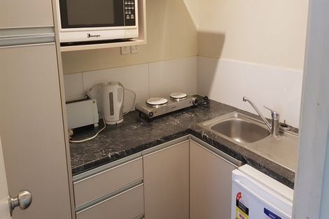 Photo of property in 8d Schnapper Rock Road, Schnapper Rock, Auckland, 0632