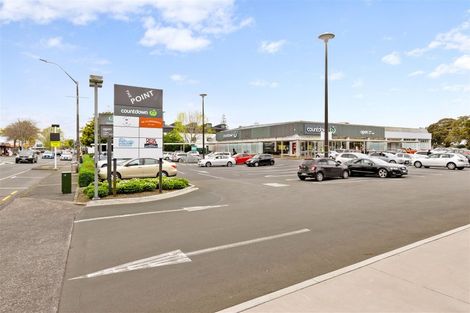 Photo of property in 2a Rixon Place, Te Atatu Peninsula, Auckland, 0610