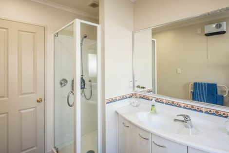 Photo of property in 3 Millennium Hill, Paraparaumu, 5032