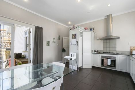 Photo of property in 117 Whites Line East, Waiwhetu, Lower Hutt, 5010