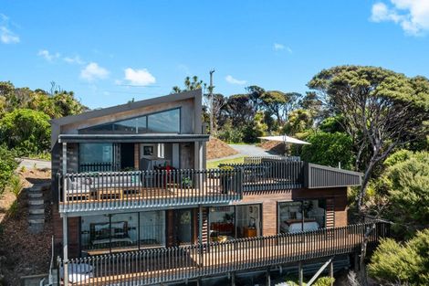 Photo of property in 23 Log Race Road, Piha, New Lynn, 0772