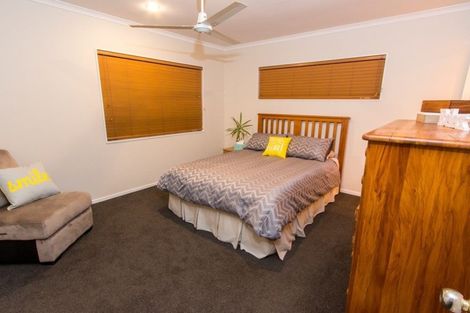 Photo of property in 8a Edgware Road, West Harbour, Auckland, 0618
