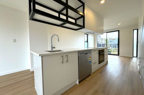 Photo of property in 39 Travis View Drive, Fairview Heights, Auckland, 0632