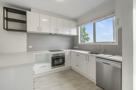 Photo of property in 1/86 Sylvan Avenue, Northcote, Auckland, 0627