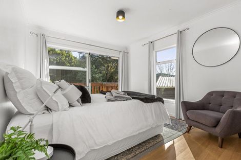 Photo of property in 1 Cross Street, Raglan, 3225