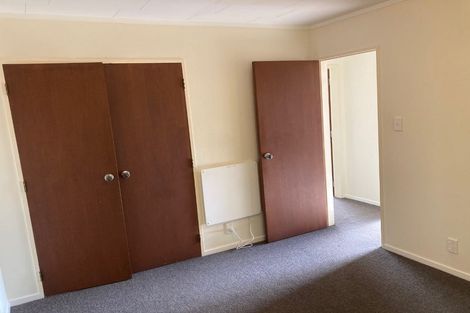 Photo of property in 35a Edgecombe Street, Newlands, Wellington, 6037