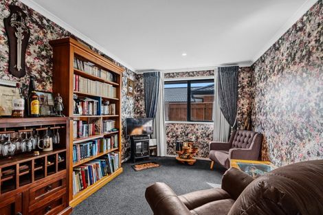 Photo of property in 4 Atutahi Street, Hurdon, New Plymouth, 4310