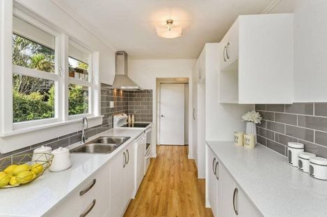 Photo of property in 2/14 Selwyn Crescent, Forrest Hill, Auckland, 0620