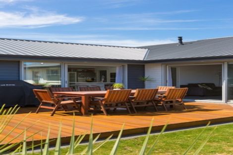 Photo of property in 3 Garrett Drive, Whalers Gate, New Plymouth, 4310