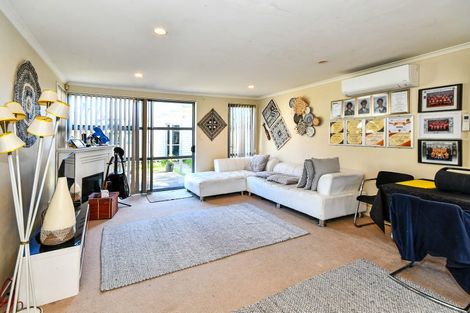 Photo of property in 4 Reins Road, Takanini, 2112