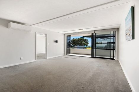 Photo of property in 3/10 Marine Parade, Mount Maunganui, 3116