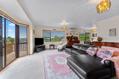 Photo of property in 1/12 Greenvalley Rise, Glenfield, Auckland, 0629